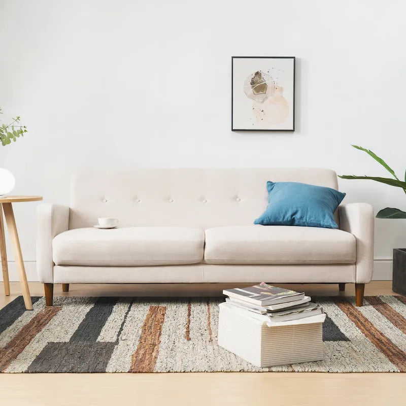 Canapé en lin touffeté moderne ADAIR avec poches accoudoirs par Crown Comfort