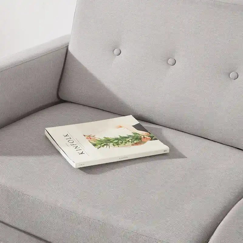 Canapé en lin touffeté moderne ADAIR avec poches accoudoirs par Crown Comfort