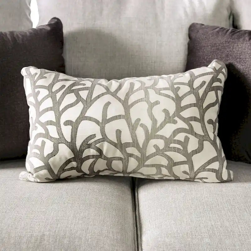 Canapé Bule rembourré en tissu gris clair de style transitoire avec garniture cloutée et coussins par Furniture of America