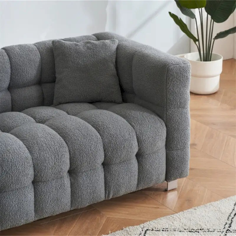 Canapé en polaire Teddy avec deux coussins décoratifs et pieds de support en métal